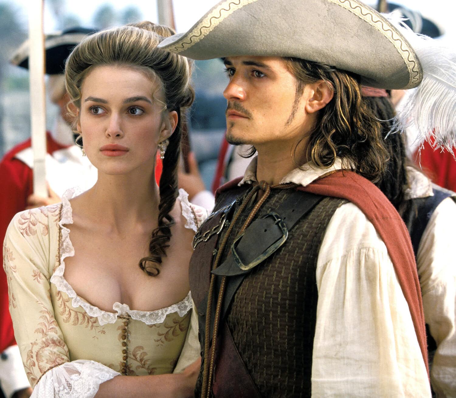 Keira Knightley ja Orlando Bloom elokuvassa Pirates of the Caribbean: Mustan helmen kirous.