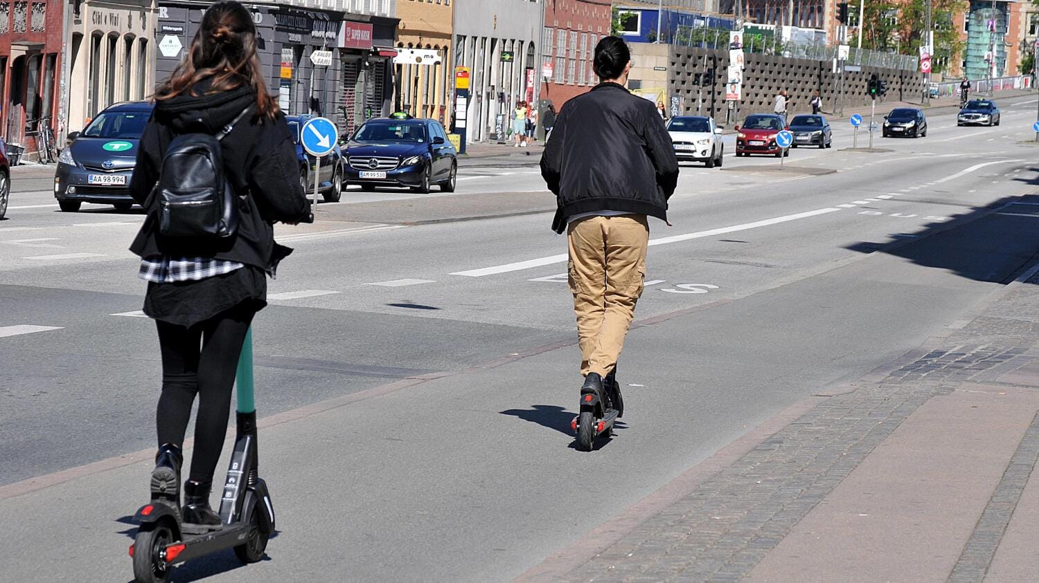Sähköpotkulaudat ovat nykyisin osa katukuvaa.
