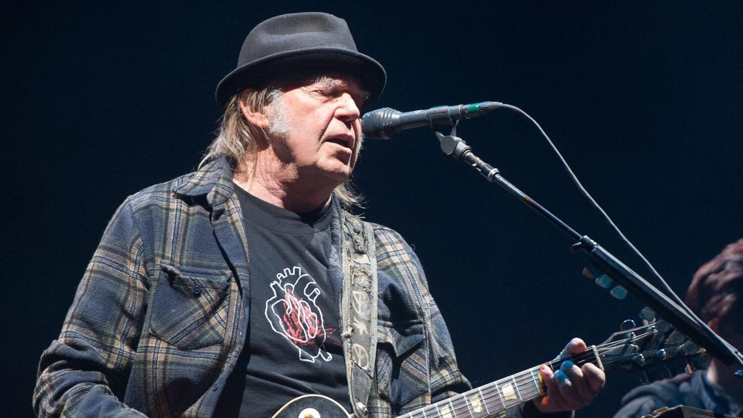 Neil Youngin mukaan Joe Roganin toiminta on ollut jopa vaarallista, ja hän on kritisoinut Spotifyta kovin sanoin.