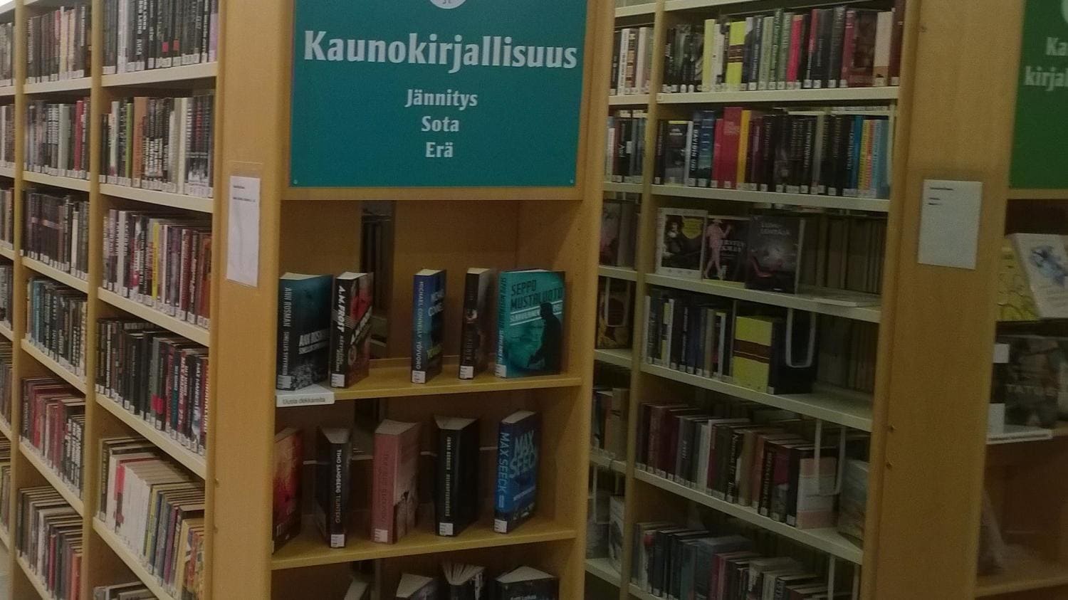 Kirjastot ovat täynnä ammattilaisia, jotka ovat valmiita auttamaan sopivan kirjan löytämisessä.