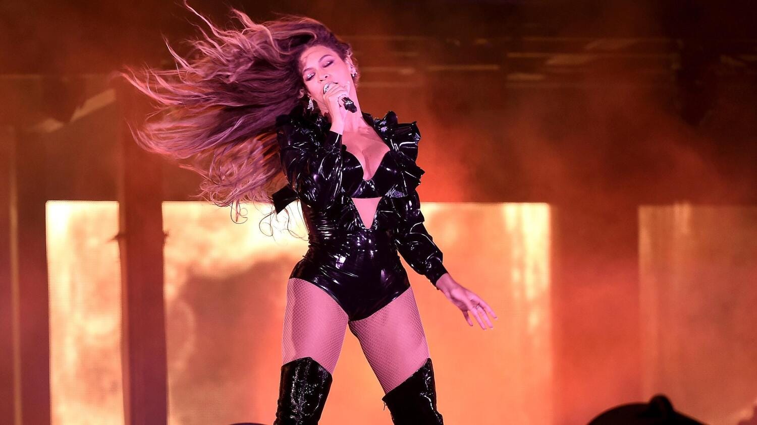 Beyoncé on tunnettu laulaja.