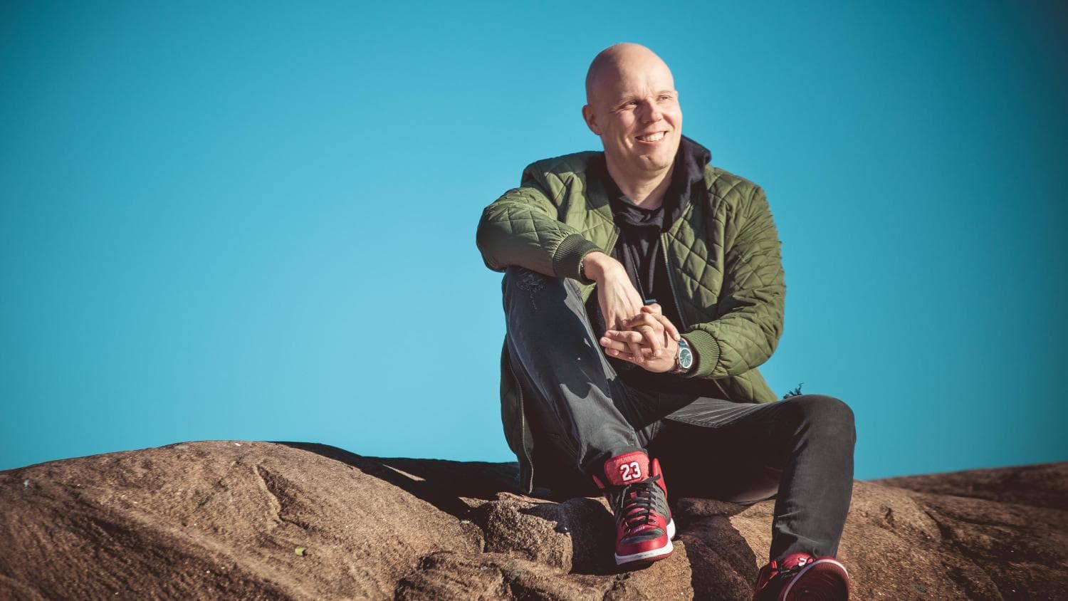 Aki Linnanahteen mielestä isän- ja äitienpäivien aamut saisi rauhoittaa perheen yhteiselle ajalle.