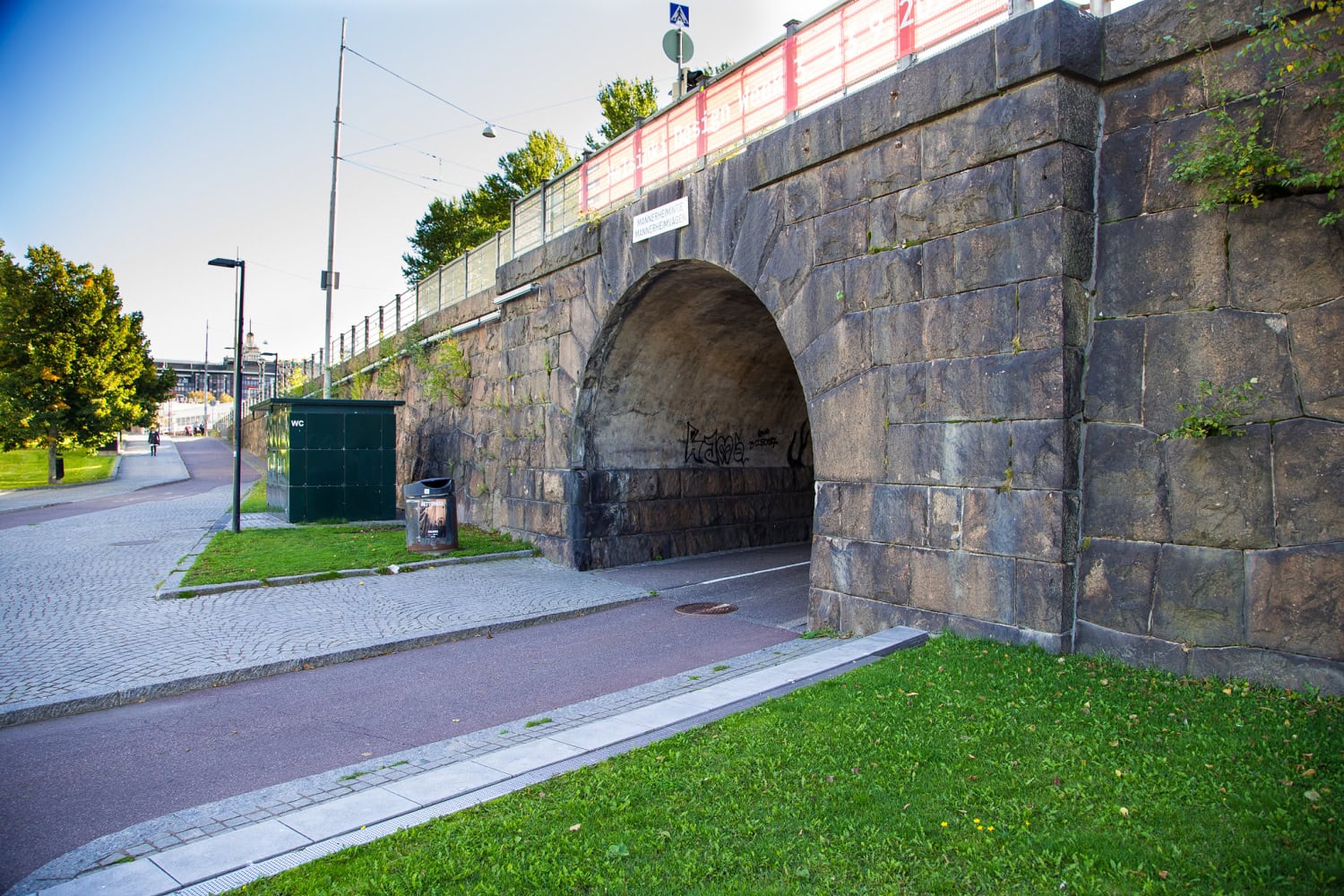 Itkumuurilla on nieleskelty monia pettymyksiä.