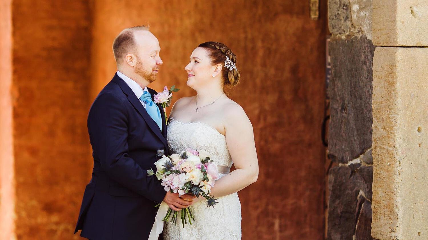 Tästä kaikki lähti! Ville ja Anniina avioituivat suosikkisarjan kuudennella kaudella.