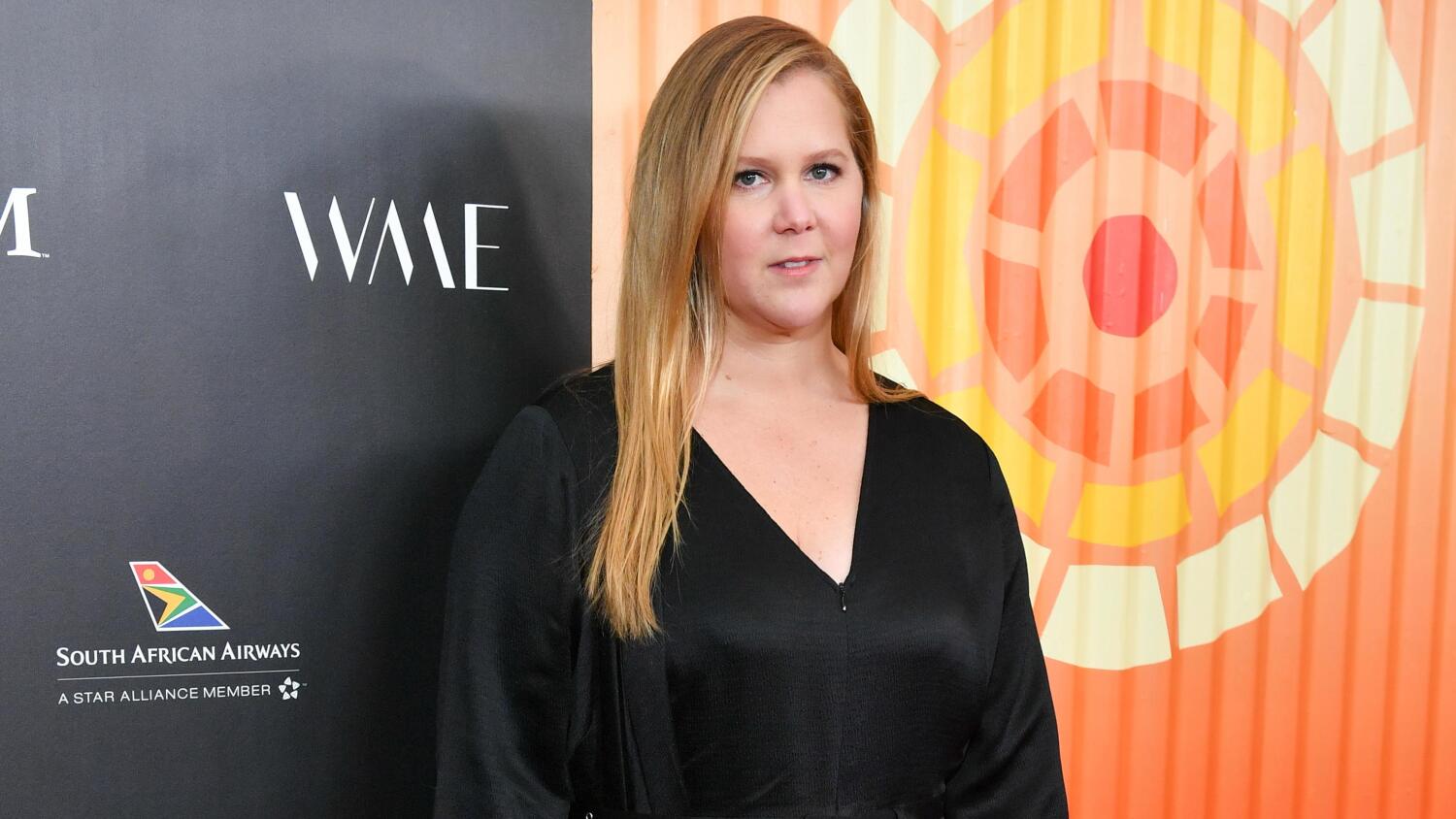 Amy Schumer juontaa todennäköisesti Oscar-gaalaa kahden kollegansa kanssa.