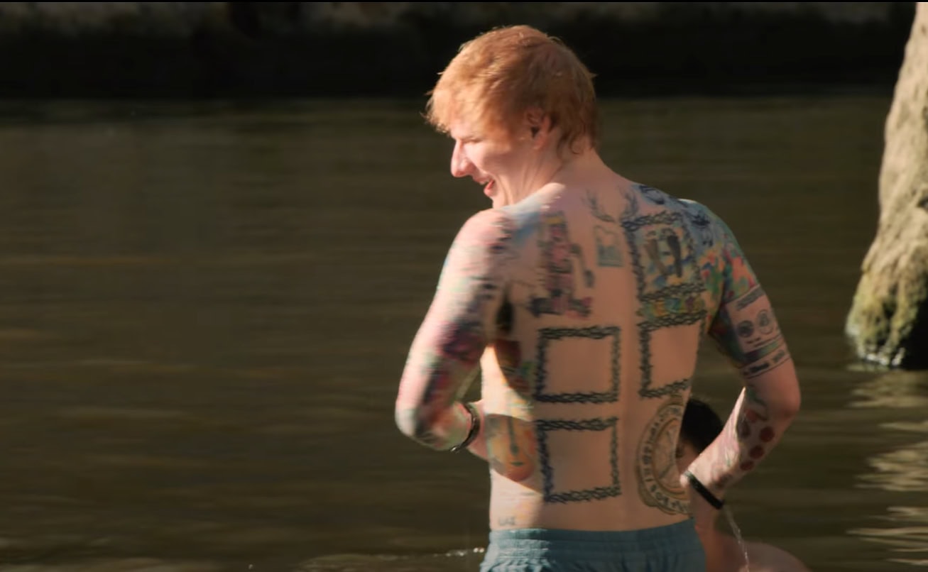 Sheeranin selässä komeilevat neljät eri kehykset.