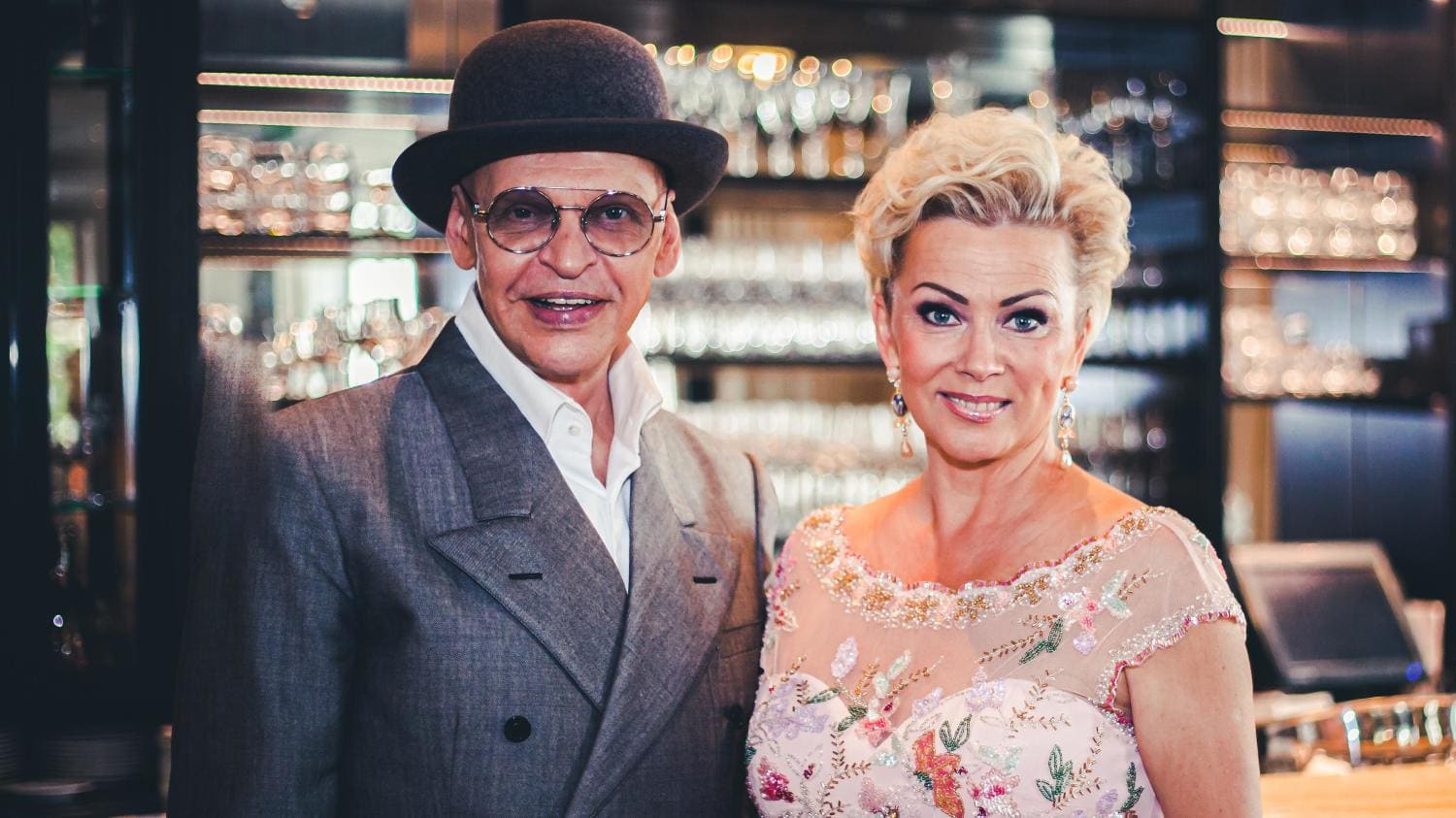 Jorma Uotinen ja Helena Ahti-Hallberg ovat ohjelman tuomareita yhdessä Jukka Haapalaisen kanssa. Ahti-Hallbergin mukaan same sex -pareissa ei kansainvälisesti ole mitään uutta.