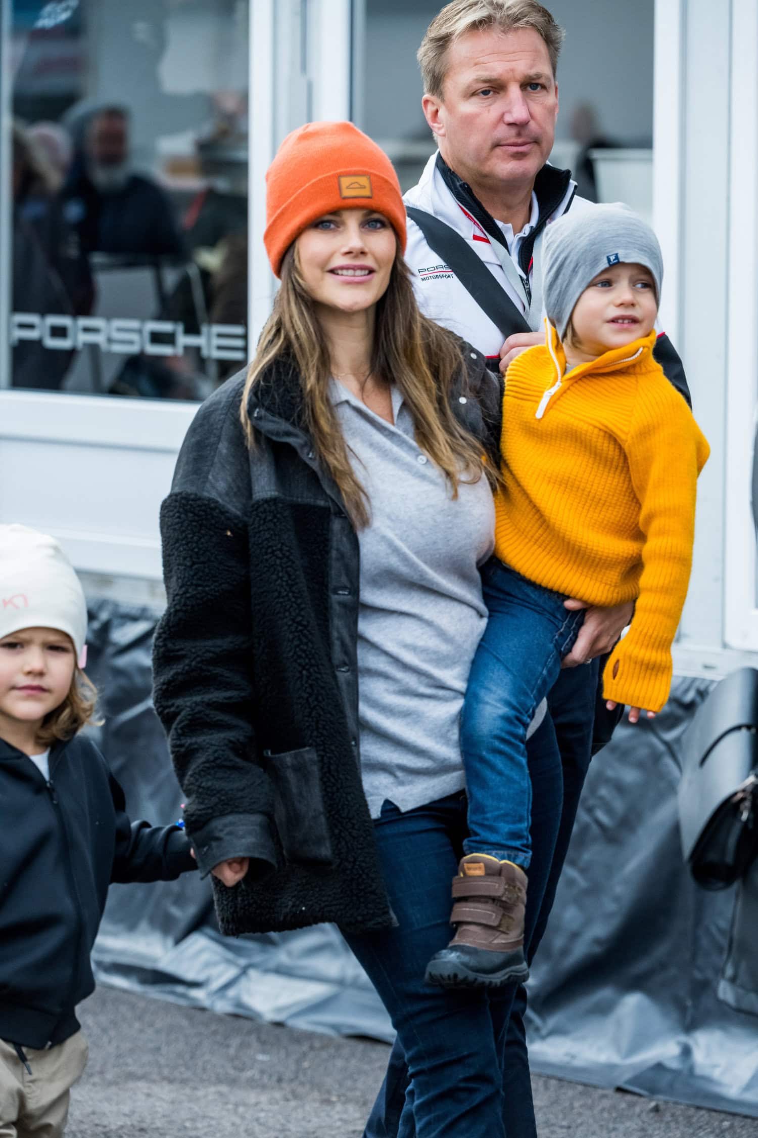 Sofia oli kannustamassa puolisoaan koko perheen voimin. Kuvassa prinssi Gabriel ja prinssi Alexander.