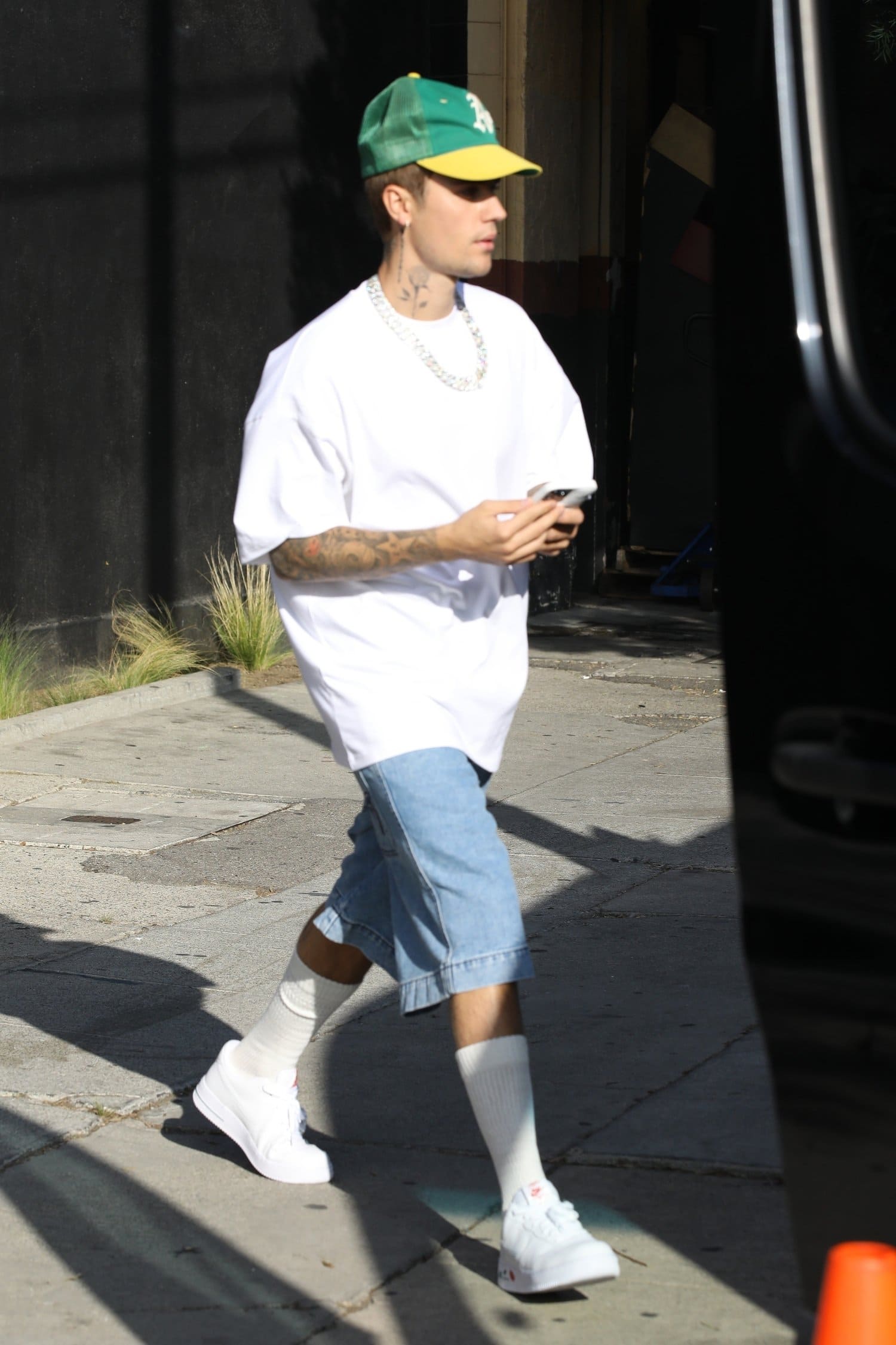 Molemmissa asuissa on rentoa tunnelmaa.