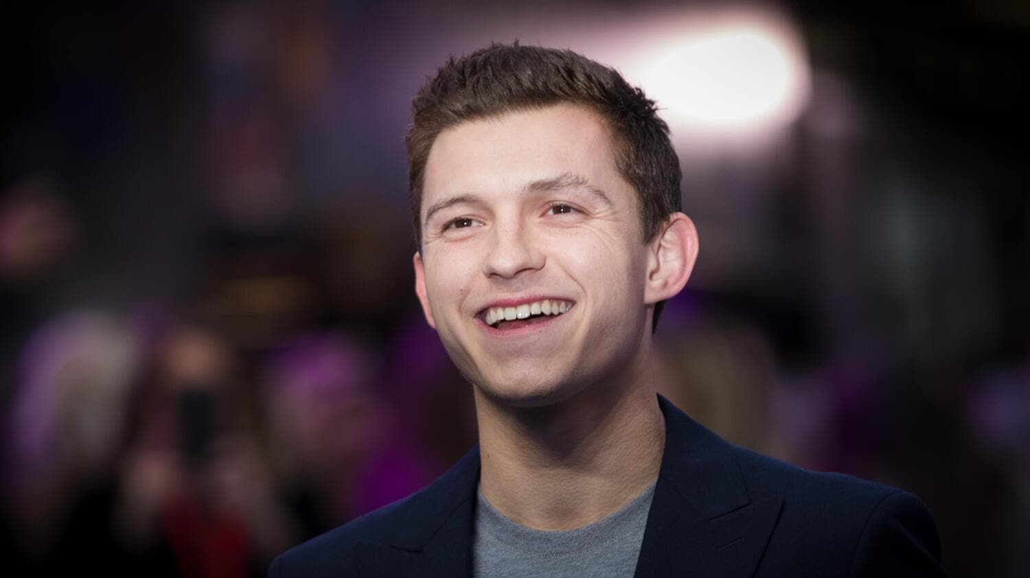 Tom Holland näyttelee Spider-Mania.