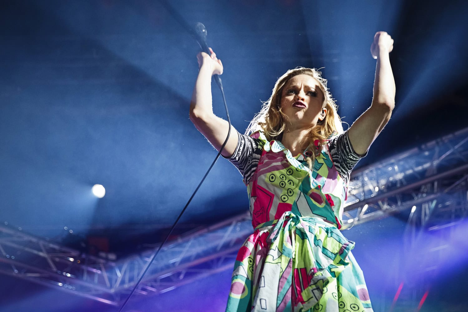 Paula Vesala PMMP:n viimeisellä keikalla Helsingin jäähallissa