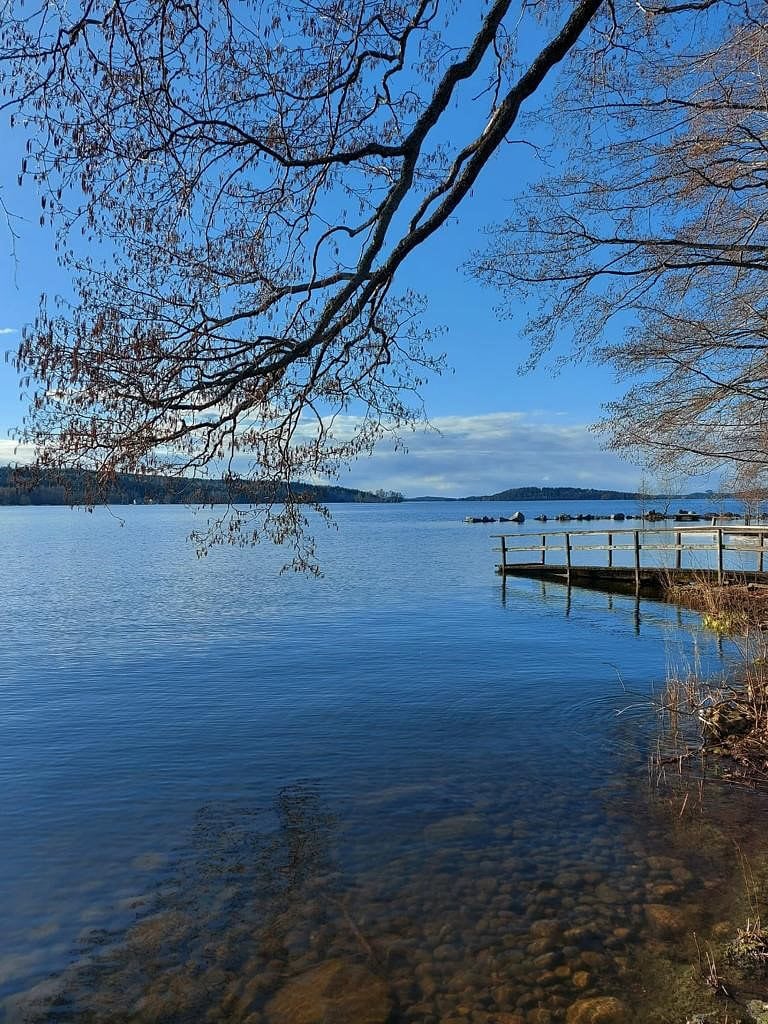 Sinistä silmän kantamattomiin ja maisema kuin postikortissa.