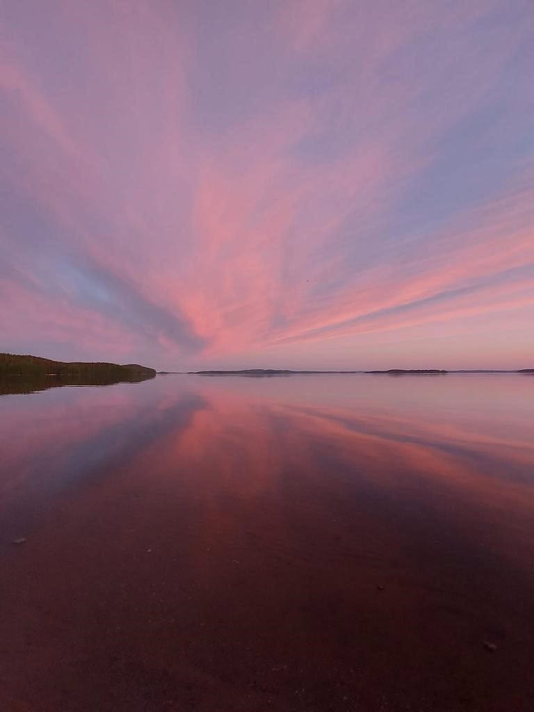 Luonnon omaa väripalettia elokuisella taivaalla.