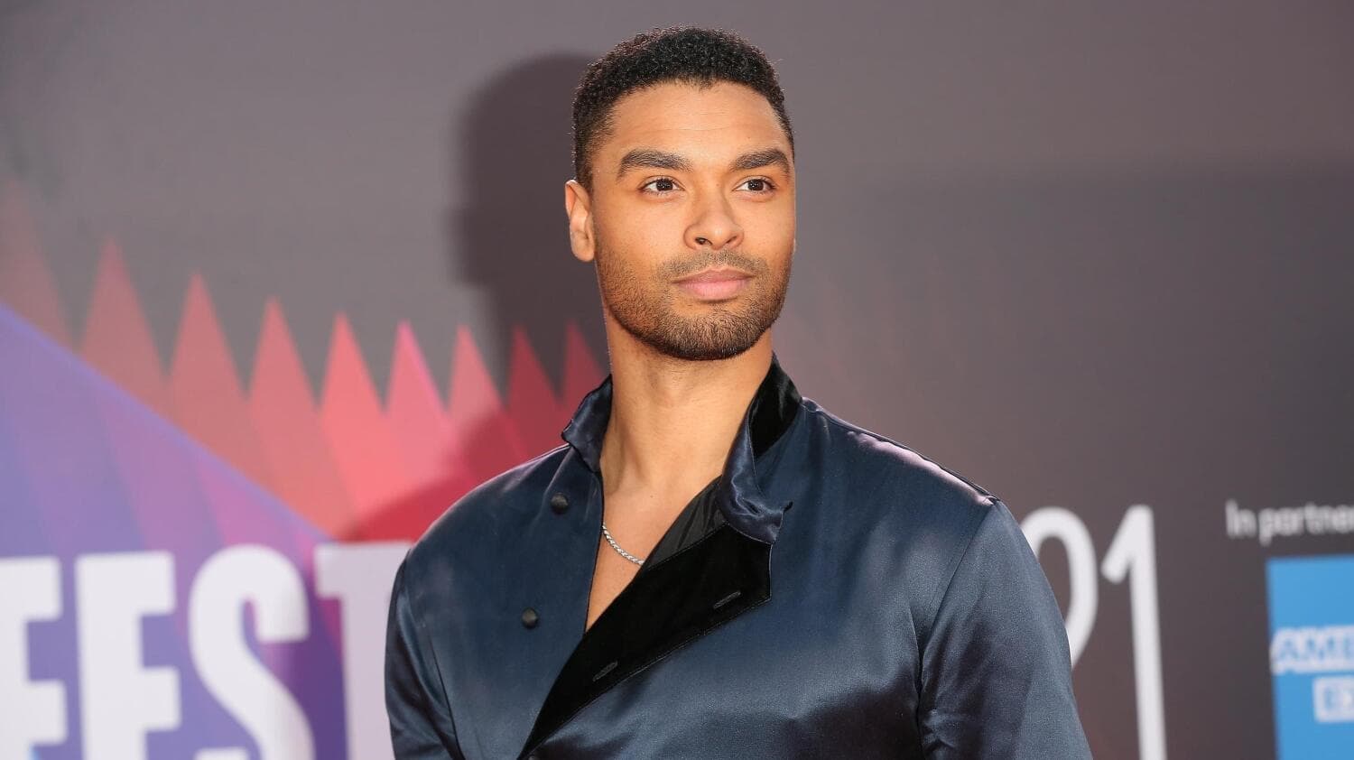 Regé-Jean Page tunnetaan muun muassa Simon Basset -roolistaan suositussa Bridgerton-sarjassa.