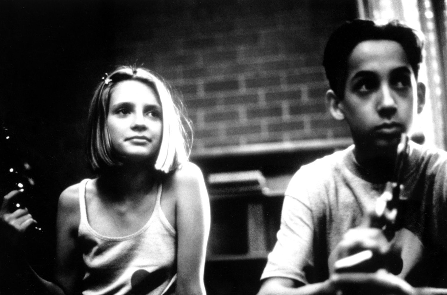 Mischa Barton elokuvassa Pups (1999).