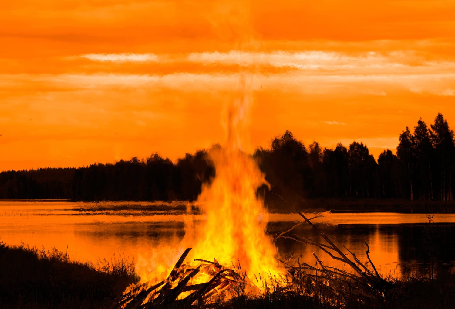 Avotulta ei saa sytyttää ollenkaan metsäpalovaroituksen aikana.