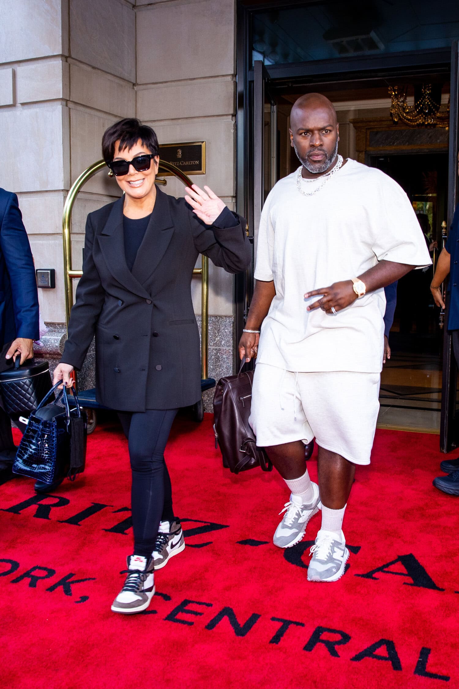 Kris Jenner suosii nykyään yhä useammin lenkkarimuotia.