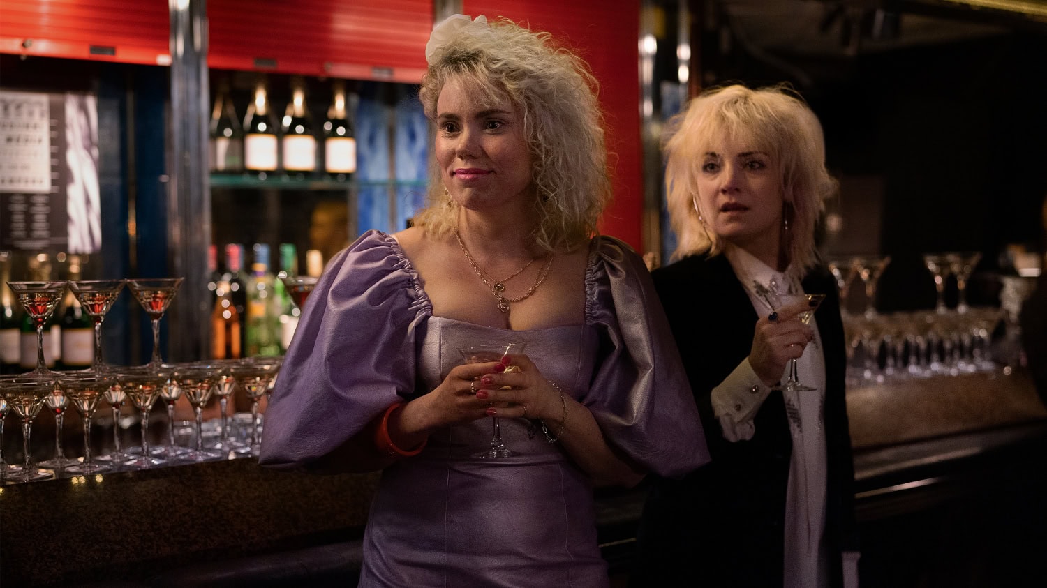 Melleri Kikkana sekä Elena Leeve Kikan ystävänä.