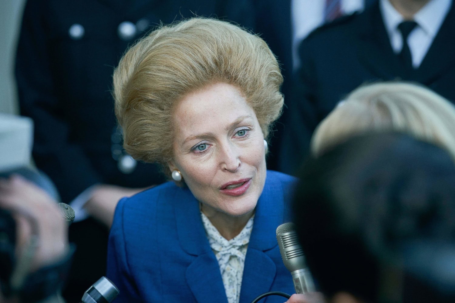 Gillian Anderson Margaret Thatcherin roolissa The Crown -sarjassa.