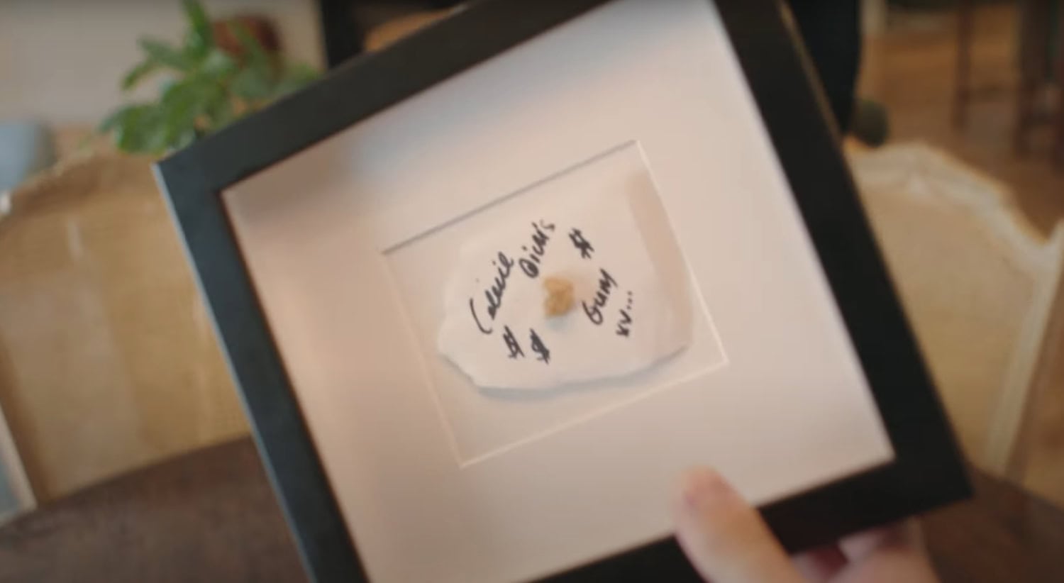 Purkka on saanut arvoisensa paikan kehystettynä.