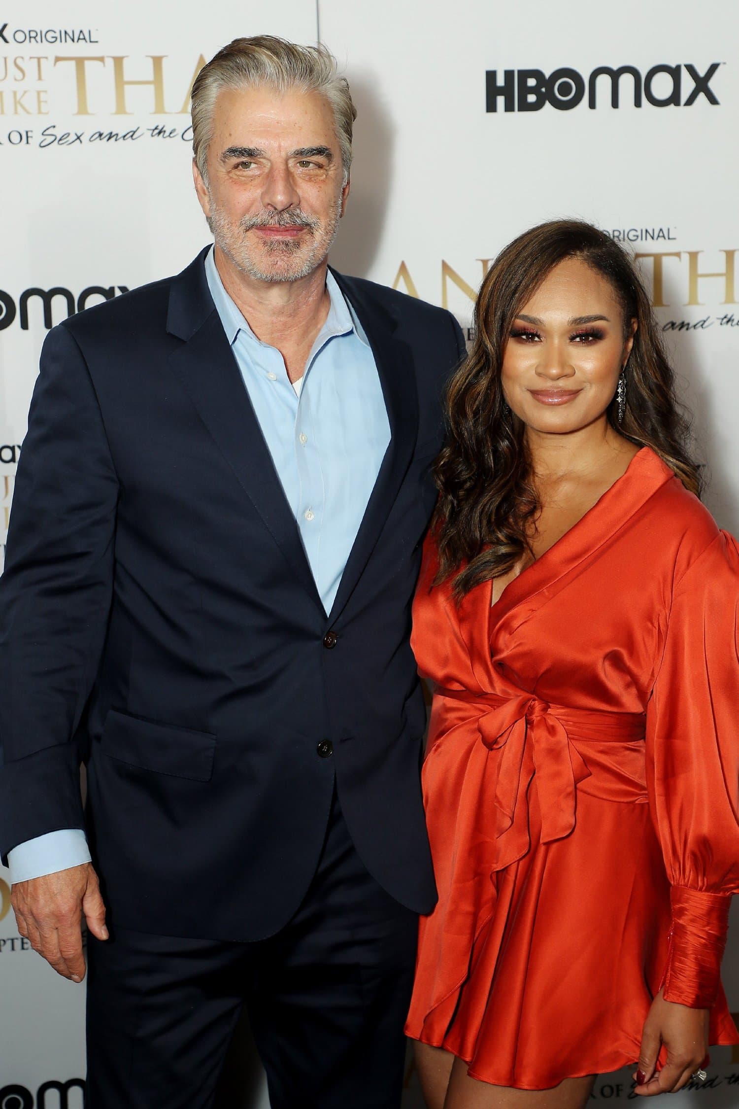 Tara Wilsonilla on näkyvä timanttisormus. Kuva kahden viikon takaa And Just Like That -sarjan ensi-illasta.