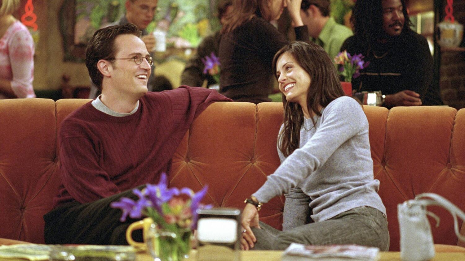 Perry tunnetaan todennäköisesti parhaiten roolistaan komediasarja Frendien Chandler Binginä.