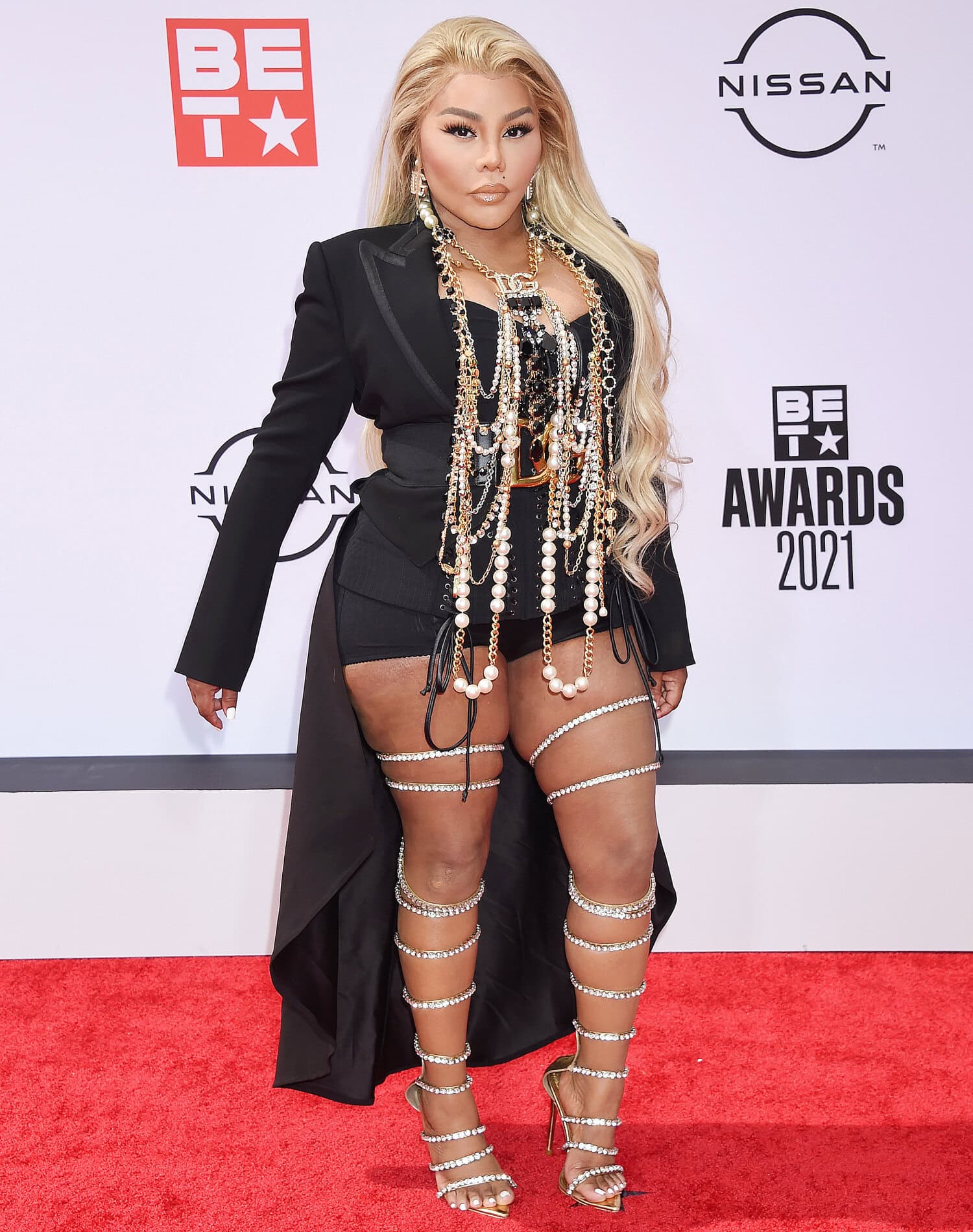 Lil Kimin asussa näyttävät korut varastivat huomion.