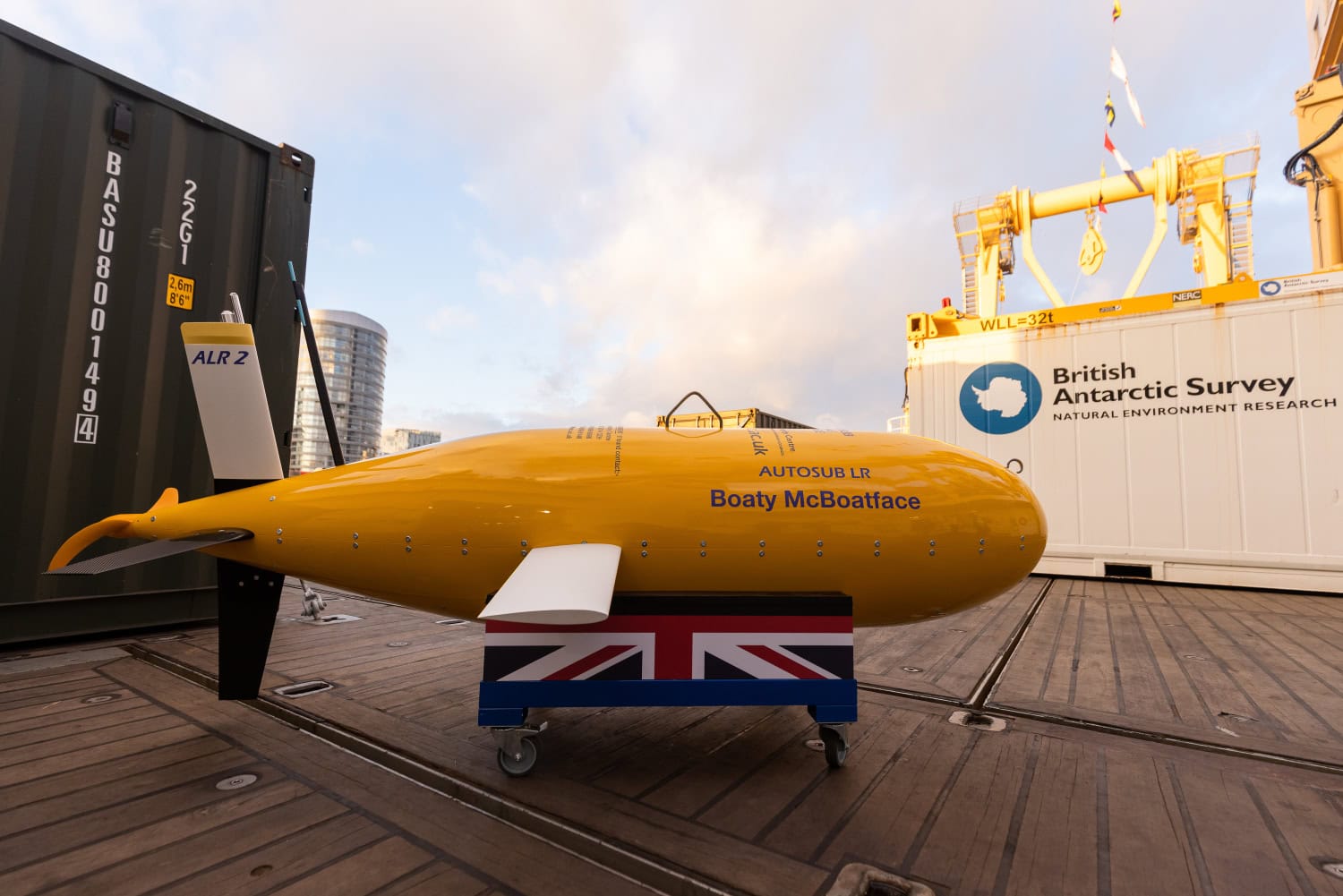 Boaty McBoatface -nimi annettiin lopulta aluksen kauko-ohjattavalle sukellusveneelle.