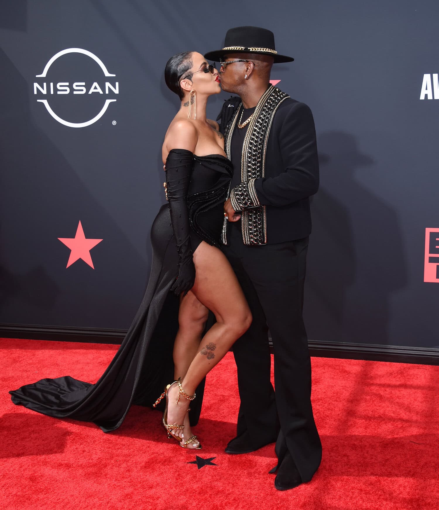 Aviopari Crystal Renay ja Ne-Yo suutelivat onnellisina vielä BET-gaalassa viime kesäkuussa.