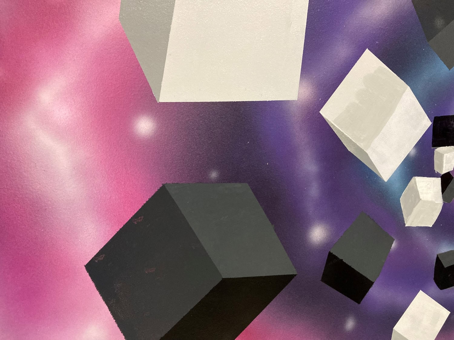 Kauden mainosmateriaalin scifi-henkeä löytyy myös talosta.