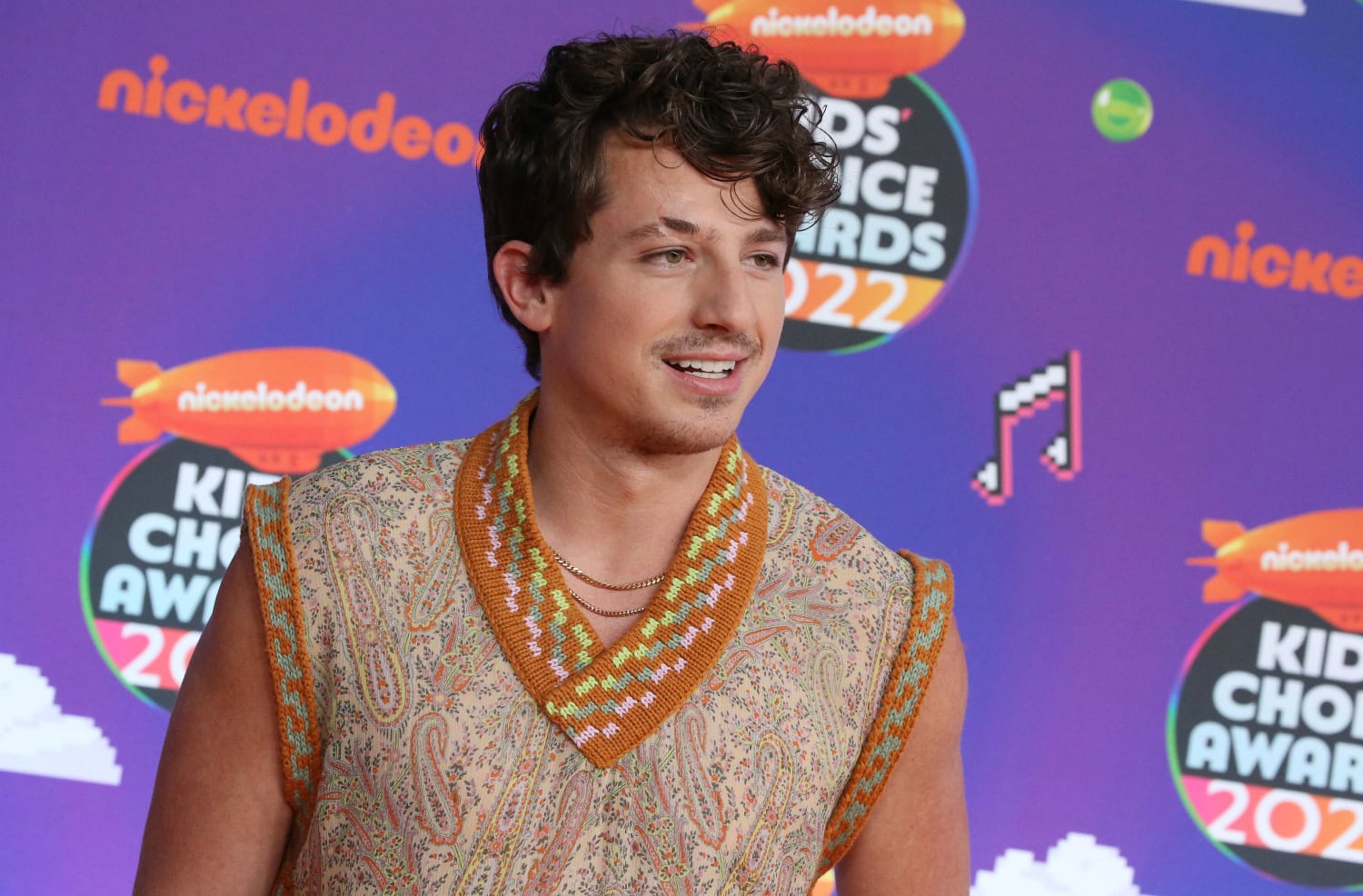 Charlie Puth kertoo häntä välillä harmittavan, ettei ensimmäinen seksikokemus ollut niin ikimuistoinen.