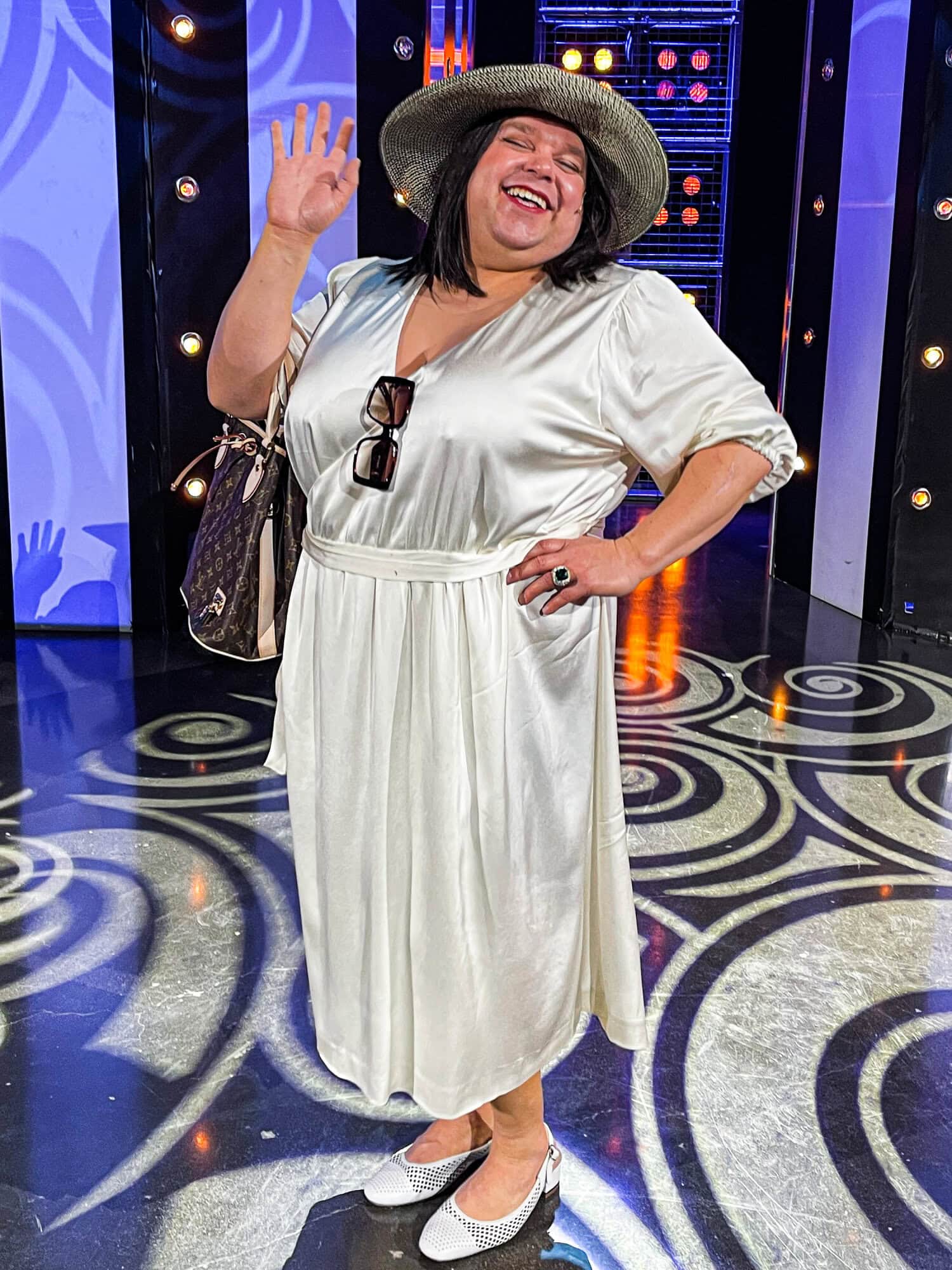 Mikko Töyssyn luoma sketsihahmo Kaisla Sose herätti studioyleisössä paljon naurua.