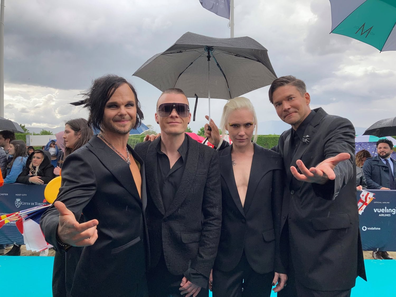 The Rasmus turkoosilla matolla