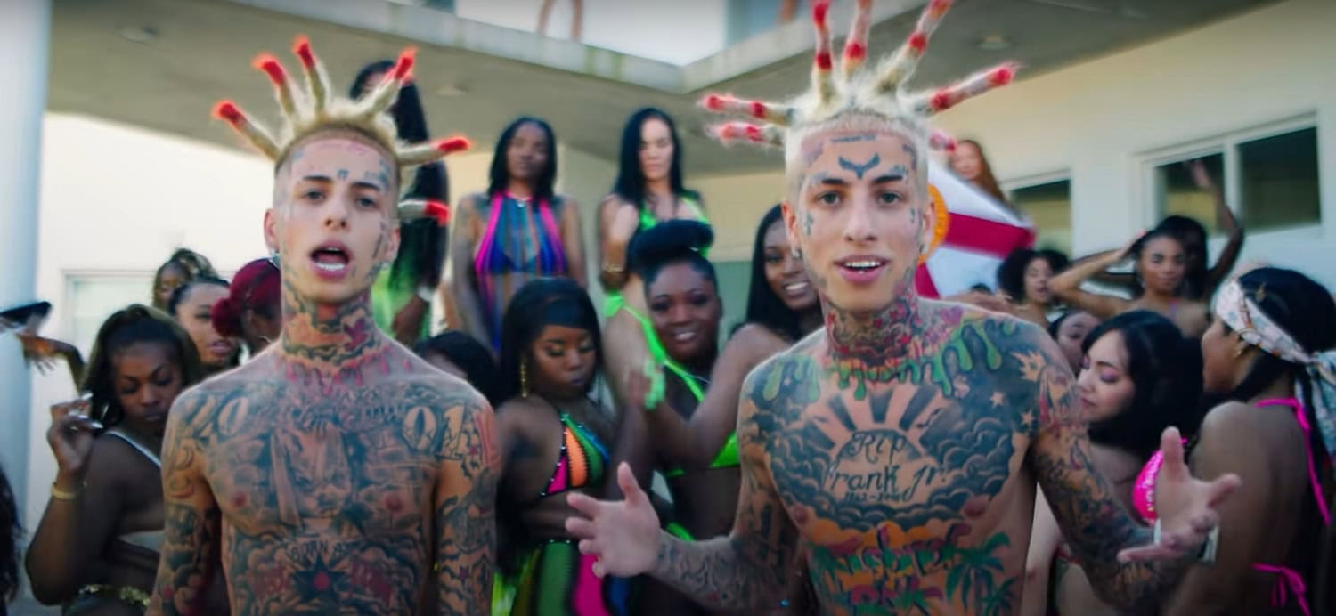 Kaksoisveljet, jotka tunnetaan artistinimillä Flyysoulja (vas.) ja Kodiyakredd (oik.) tulivat tunnetuksi TikTokissa biisistään I'm an Island Boy.