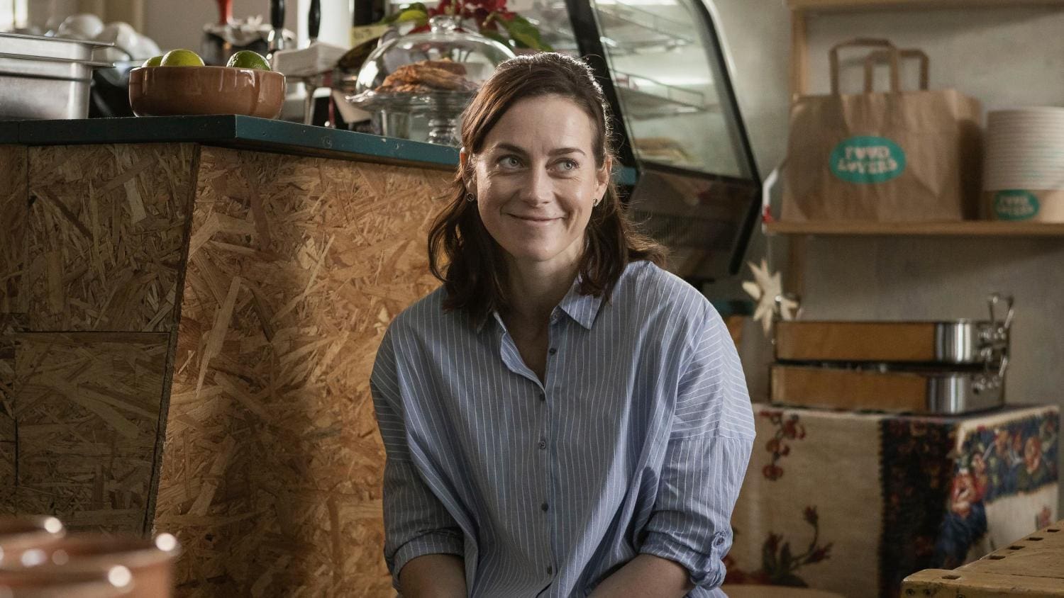 Kuustosen roolihahmo Joanna Häät ennen hautajaisia -elokuvassa.