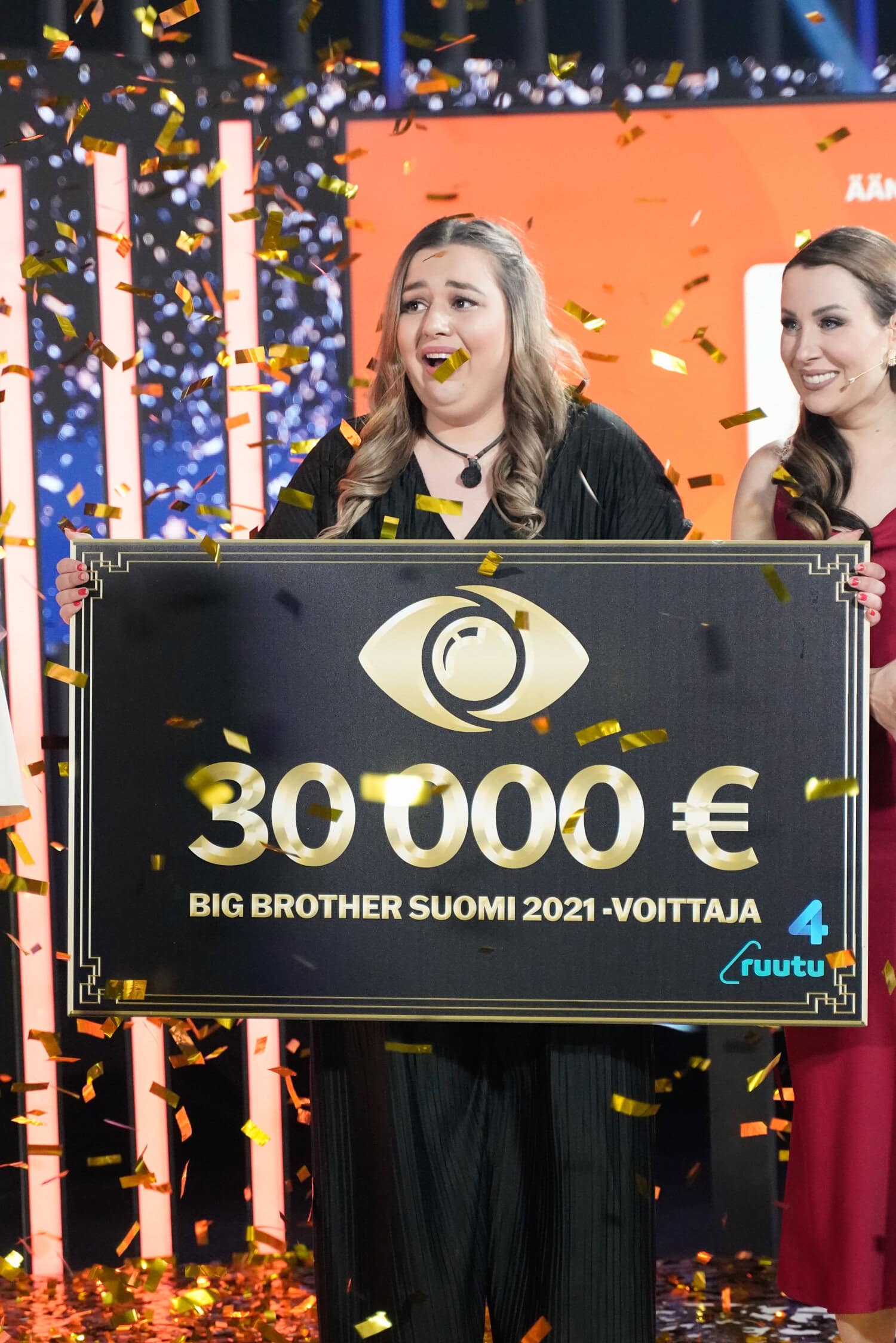 Jasmiina palkittiin BB-voitostaan 30 000 euron palkintosummalla.