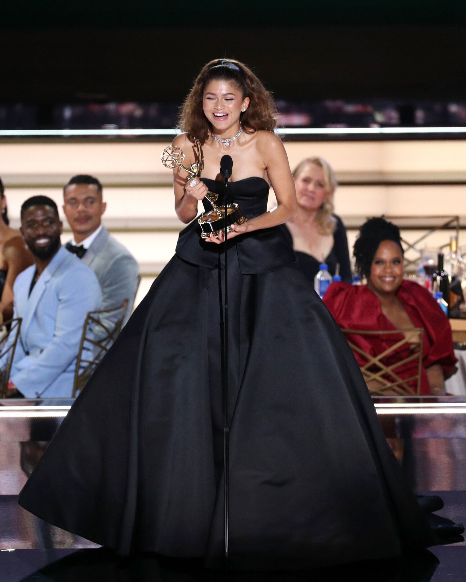 Zendaya teki historiaa voittamalla toistamiseen parhaan naispääosan Emmy-palkinnon Euphoria-sarjasta.