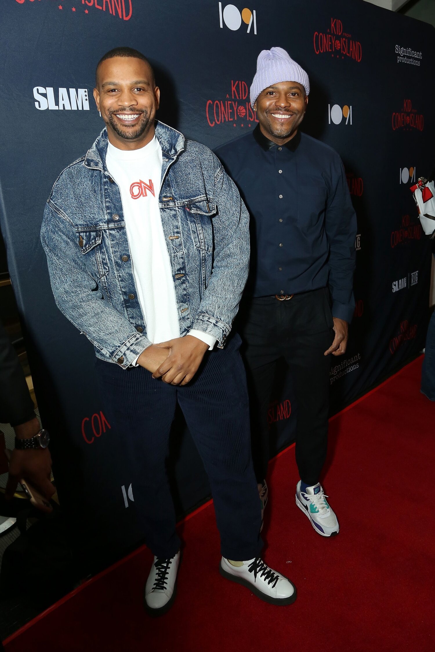 Kanye Westin vanhat ystävät ja dokumenttisarjan ohjaajina toimivat Chike Ozah (vas.) ja Coodie Simmons (oik.)