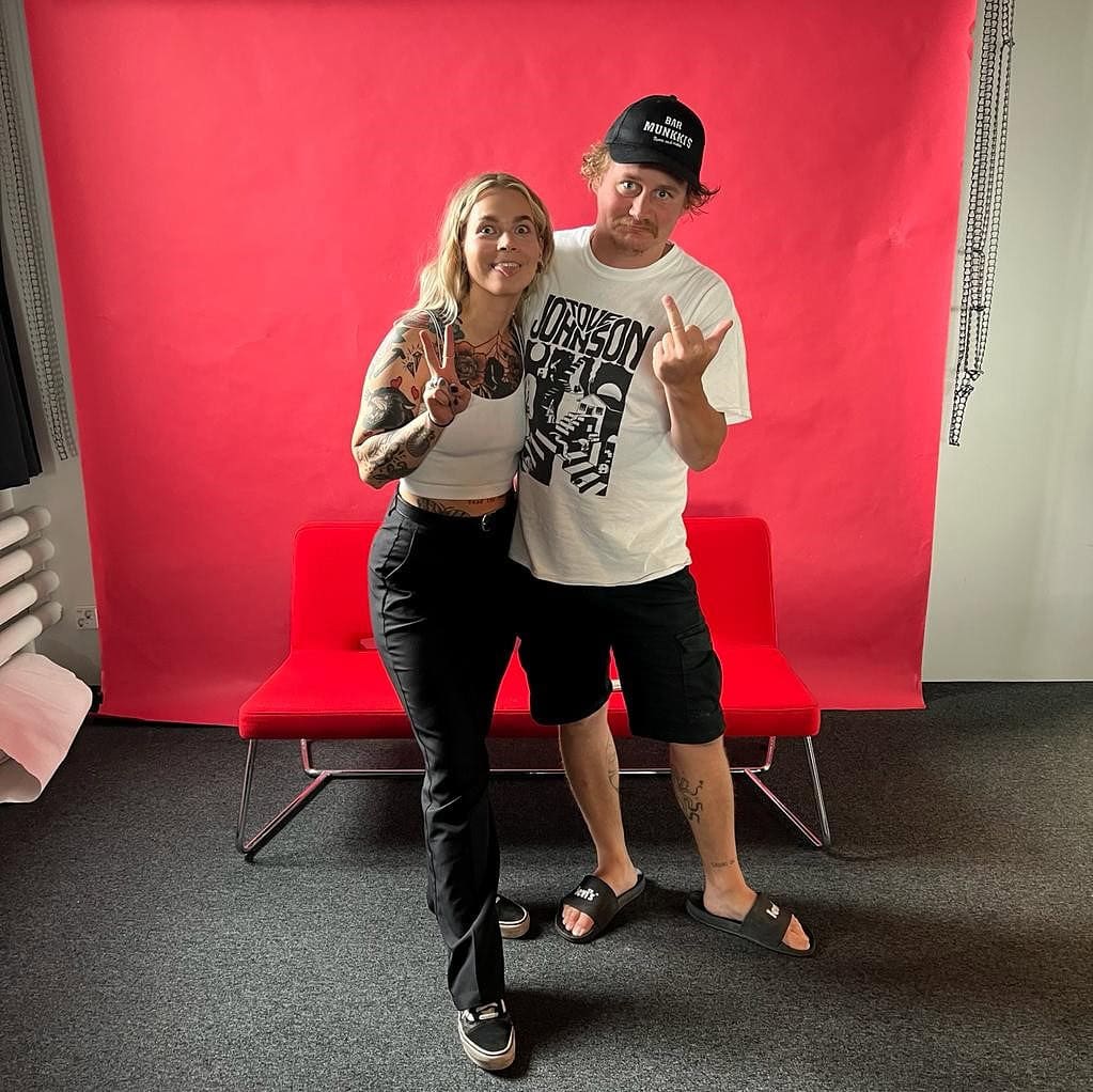 Basso-radiokanavan kesäjuontajat Salla Seppälä ja Kristian Heiskari.