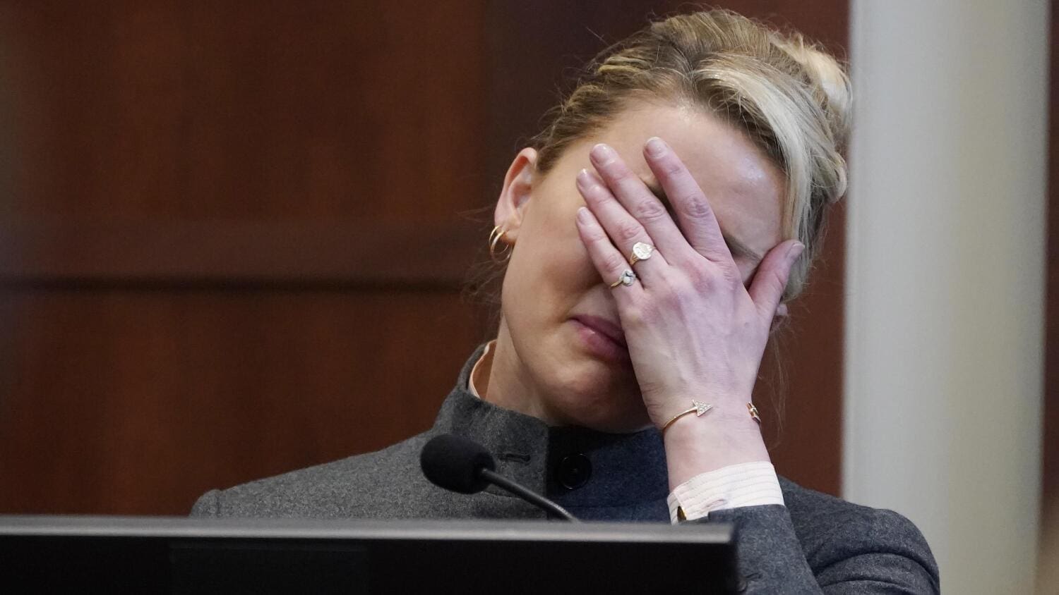 Amber Heardin kyyneleiden täyteiset lausunnot eivät vaikuttaneet valamiehistön mielestä uskottavilta.