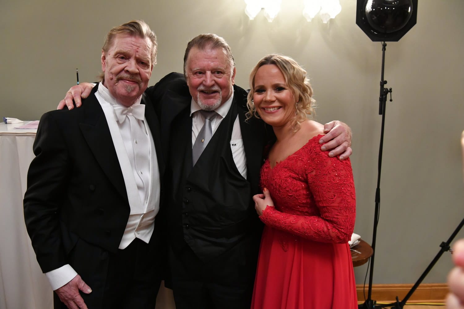 Vesa-Matti Loiri, Esko Salminen ja Katri Utula Linnanjuhlissa vuonna 2017.