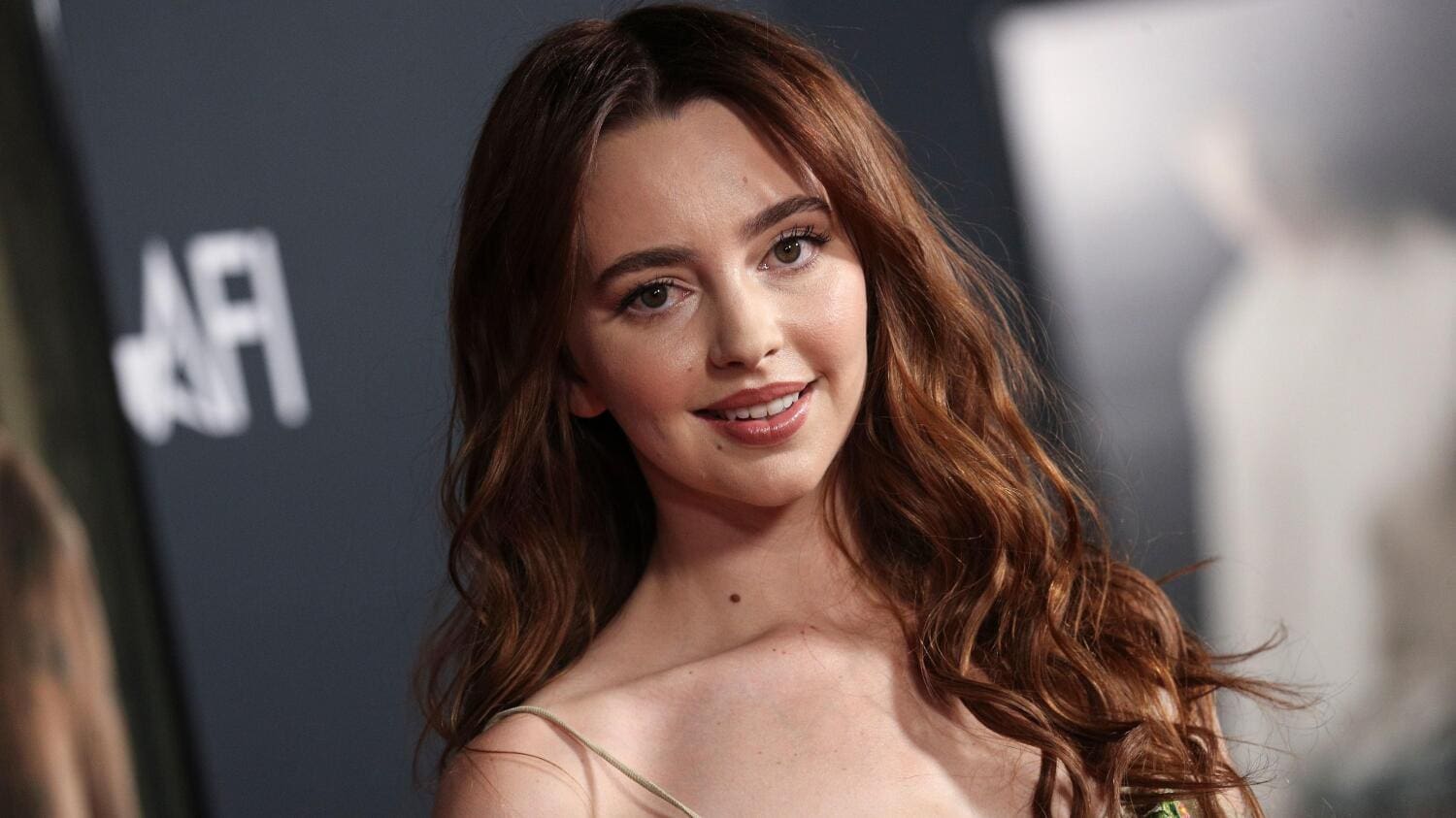 Natasha Basset näyttelee juuri ilmestyneessä Elvis-elokuvassa Dixie Lockea.