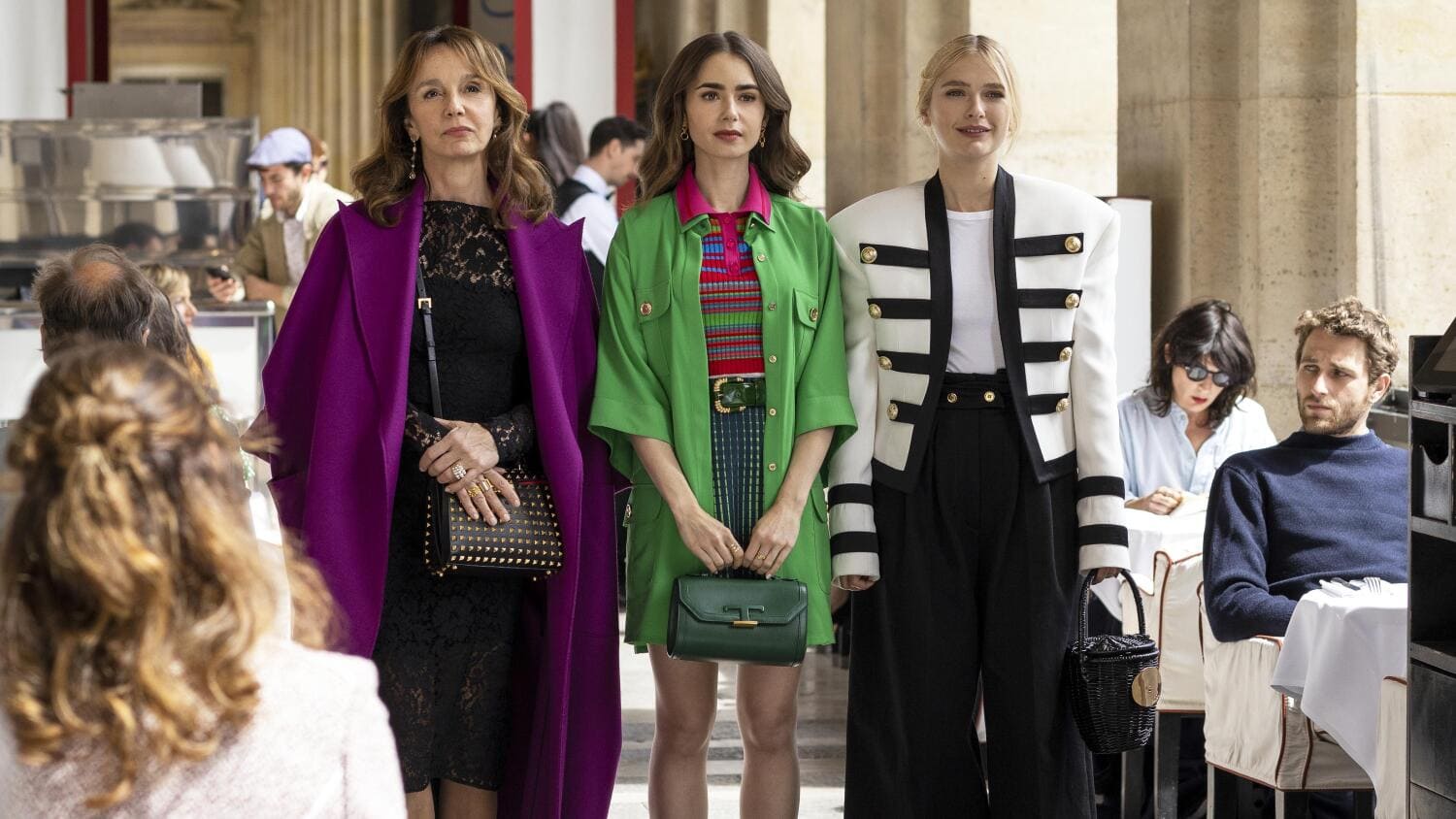 Sarjassa päähenkilö Emily muuttaa yksin Pariisiin.