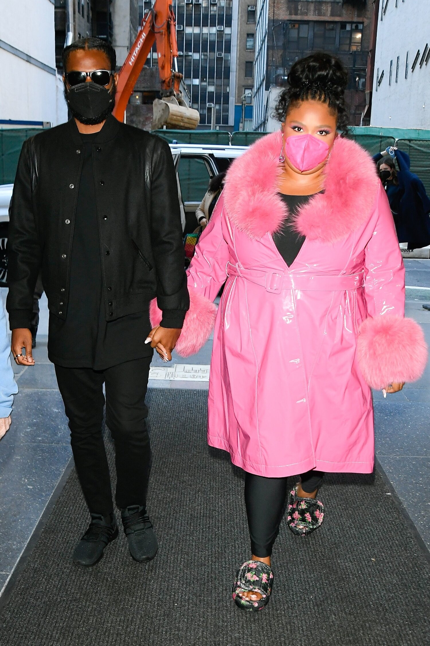 Lizzo on kuvattu useampaan otteeseen yhdessä mysteerimiehen kanssa.