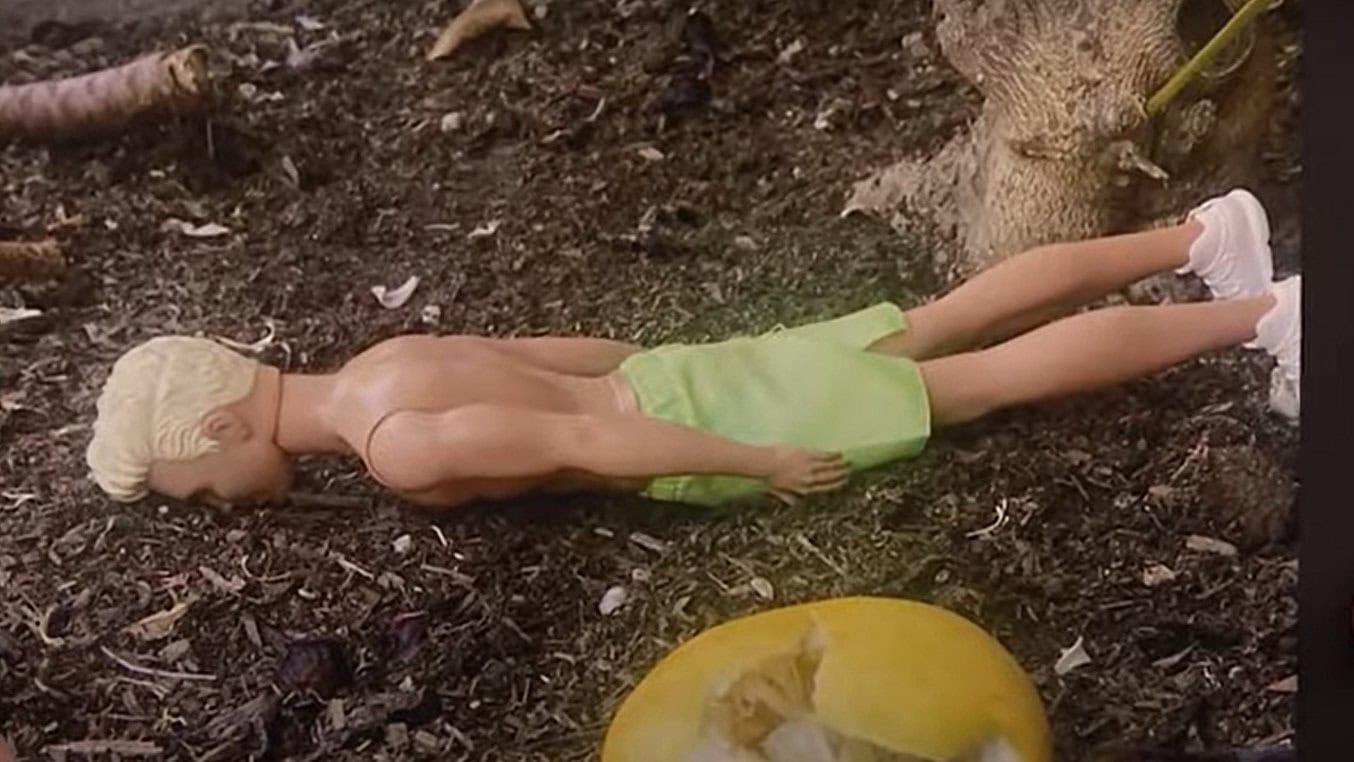 The Tonight Show Starring Jimmy Fallon -ohjelmassa näytettiin kuva Ken-nukesta, jonka Gosling oli nähnyt juuri ennen kuin hän otti vastaan roolin Barbie-elokuvassa.