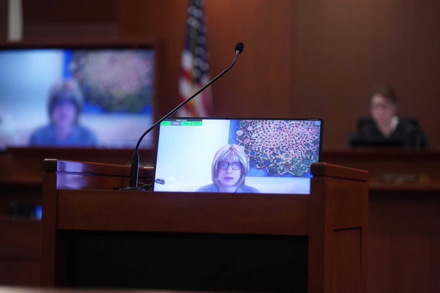 Tracey Jacobs osallistui oikeudenkäyntiin videon välityksellä.