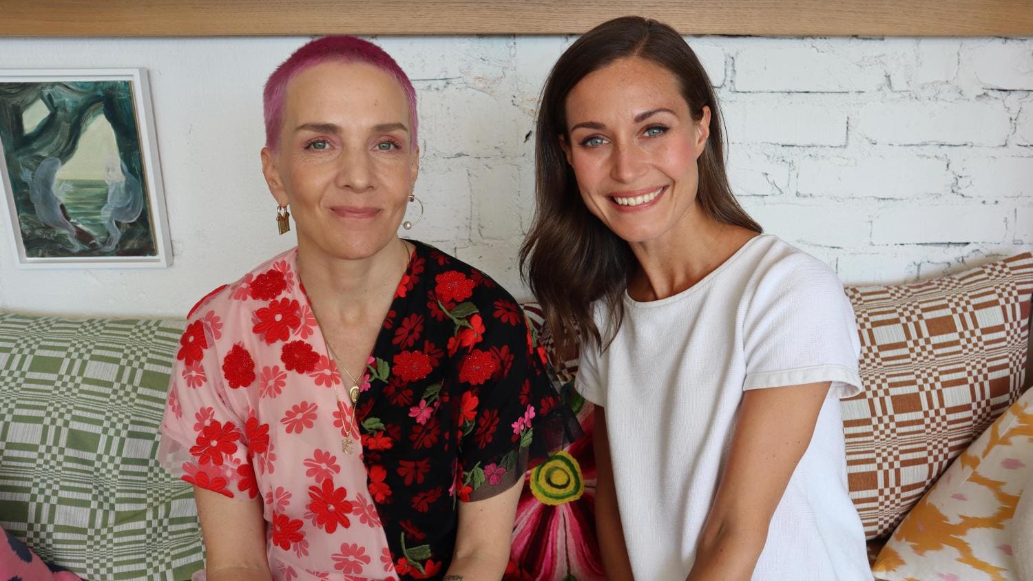 Avausjaksossa kyläilemään saapuu pääministeri Sanna Marin.