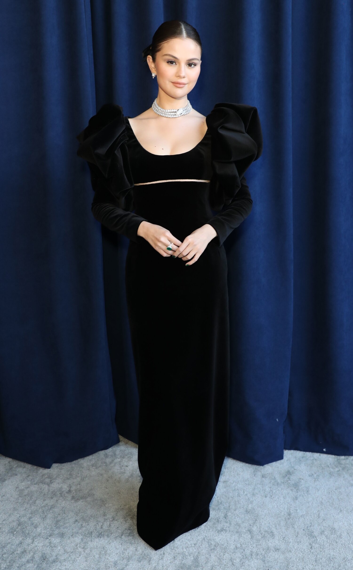 Selena Gomez edusti Oscar de la Rentan iltapuvussa.