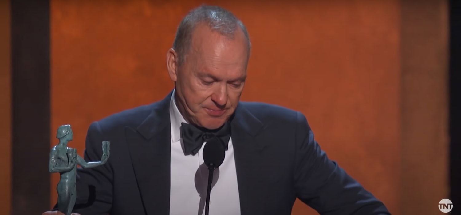 Michael Keaton herkistyi kyyneliin kiitospuheensa aikana.