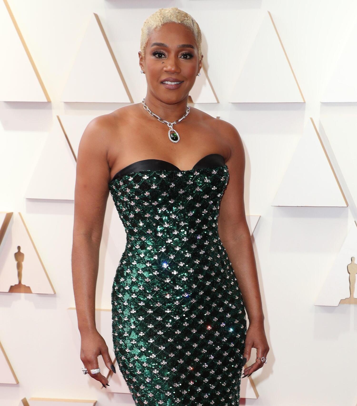 Tiffany Haddish loisti Oscar-gaalassa vihreässä olkaimettomassa mekossa.